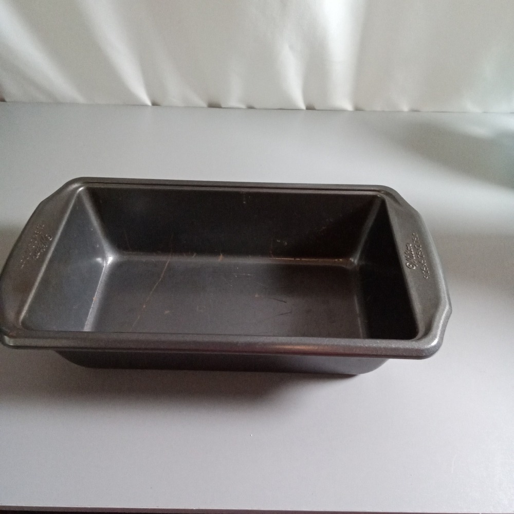 Wilton Non-Stick Steel Loaf Pan 9.25 x 5.25 x 2.75 Inch Dark Gray Bakeware